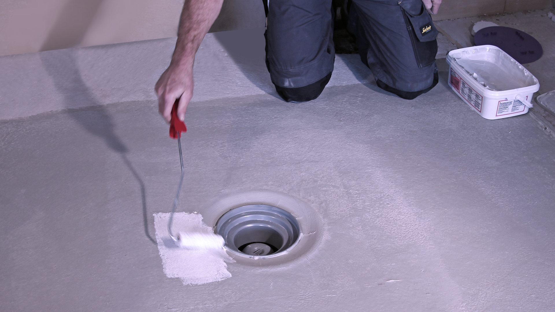 Suggestion: Image from the installation of a glued flange Suggestion: Image from the installation of a glued flange