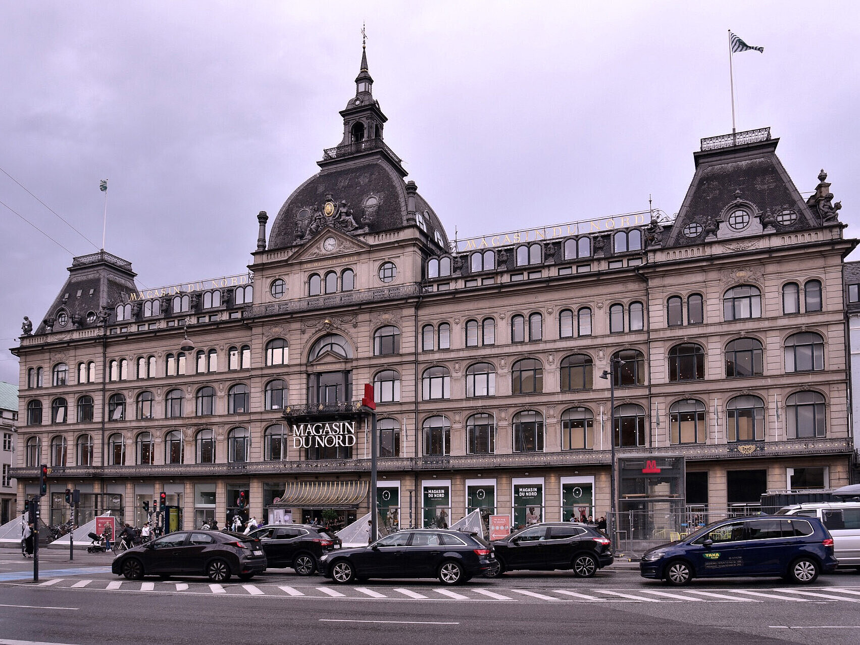 Forside af stormagasinet Magasin Du Nord, København