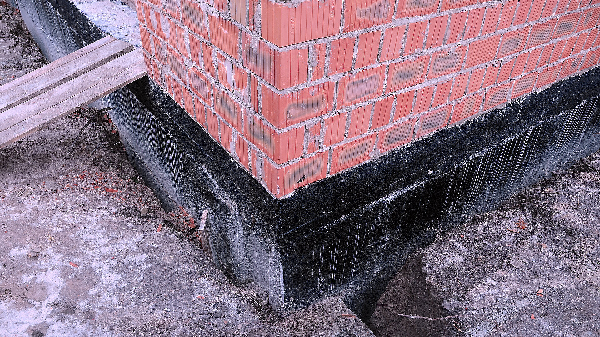 Bituminous waterproofing coating or membrane tanking Bituminous waterproofing coating or membrane tanking